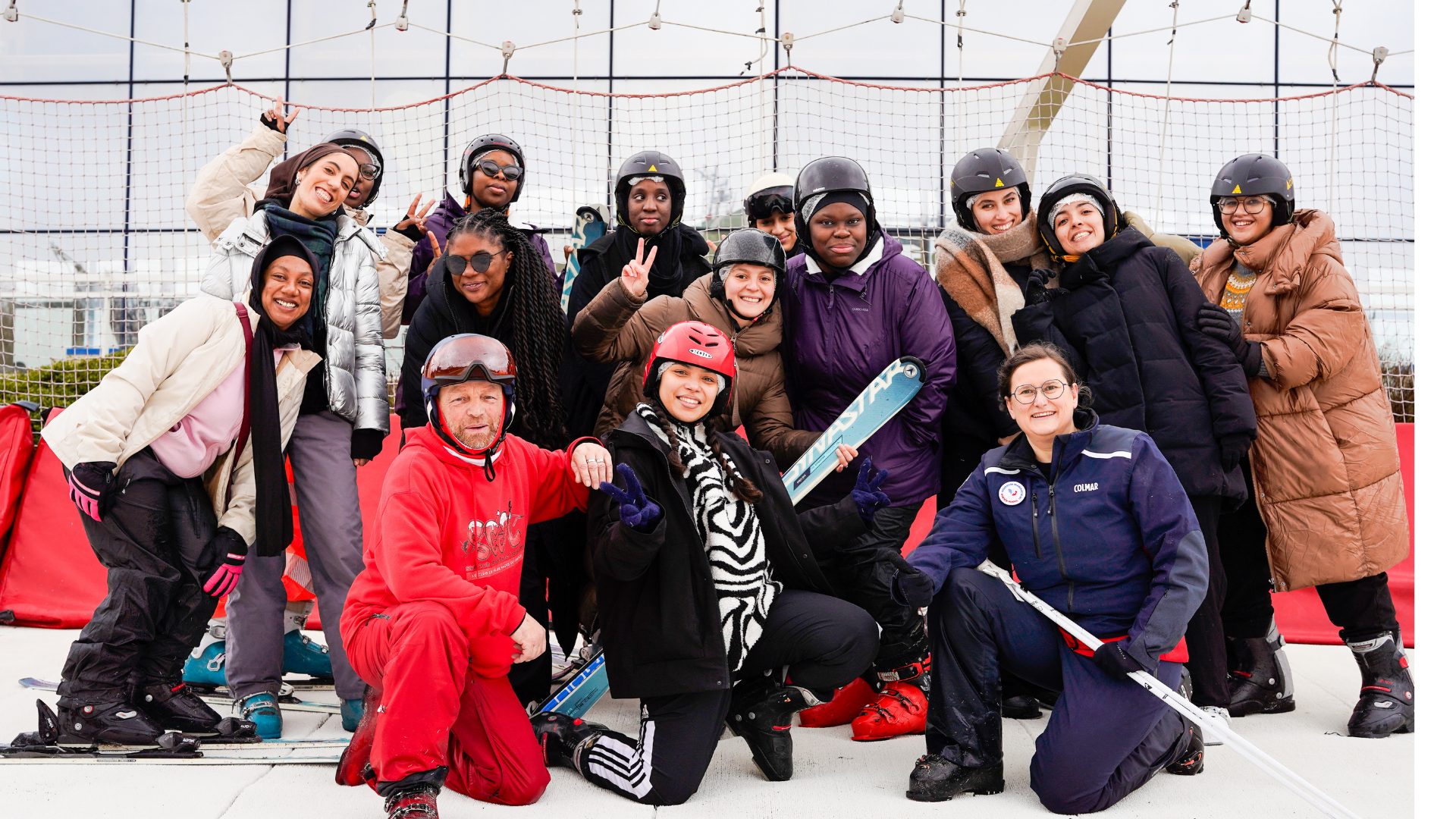 Photo de groupe AWW à la sortie ski, sourires et bonne humeur